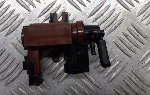 Volvo V50 Turbo solenoid valve 6G9Q-9E882-CA