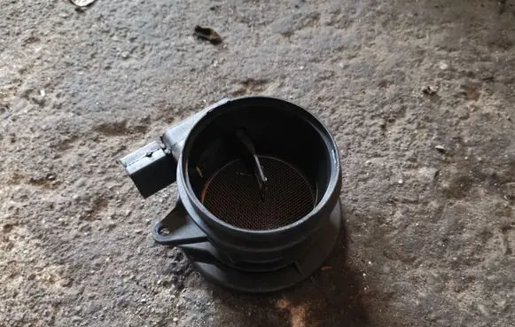 Mercedes-Benz E W211 Mass air flow meter