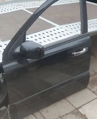 KIA Sorento Front door