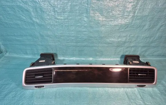 Volkswagen Touareg II Panel trim 7P1857226 6709401