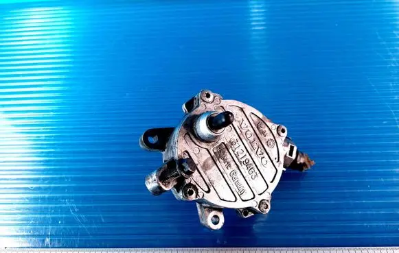Volvo V70 Vacuum pump 31219463