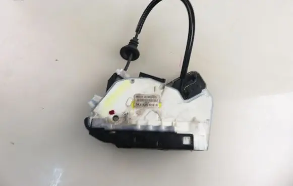Volkswagen Jetta VI Rear door lock 5K4839015R