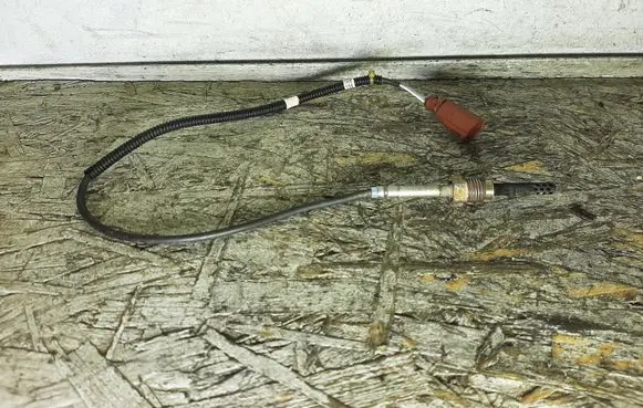 Volkswagen Transporter - Caravelle T5 Exhaust gas temperature sensor 070906088AD