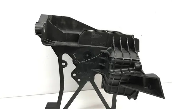 Mercedes-Benz E W213 Front bumper mounting bracket A2136206400