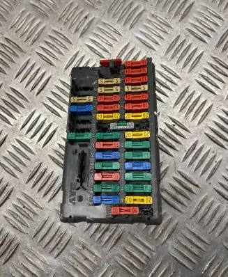 Peugeot 406 Fuse module 94592881