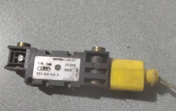 Audi A6 S6 C6 4F Airbag deployment crash/impact sensor 8E0959643A 251000 0231807J416