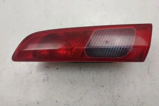 Tailgate rear/tail lights