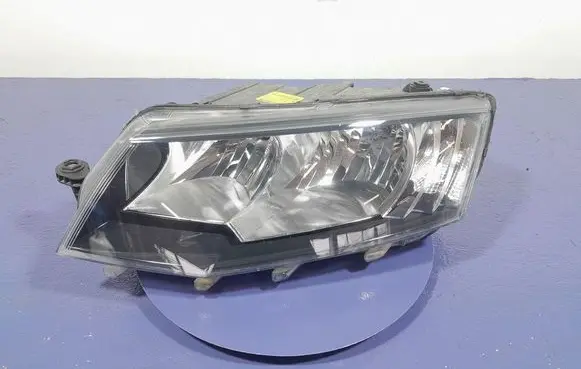 Skoda Octavia Mk3 (5E) Headlight/headlamp 5E1941017