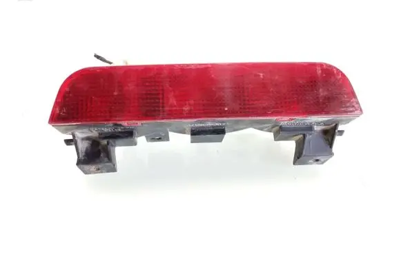 Mitsubishi Pajero Third/center stoplight