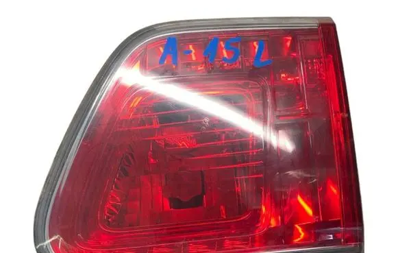 Toyota Avensis T270 Tailgate rear/tail lights E208052
