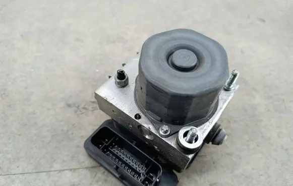 Opel Corsa E ABS Pump 390845300265257704