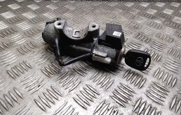 Toyota Avensis T250 Ignition lock 736661A