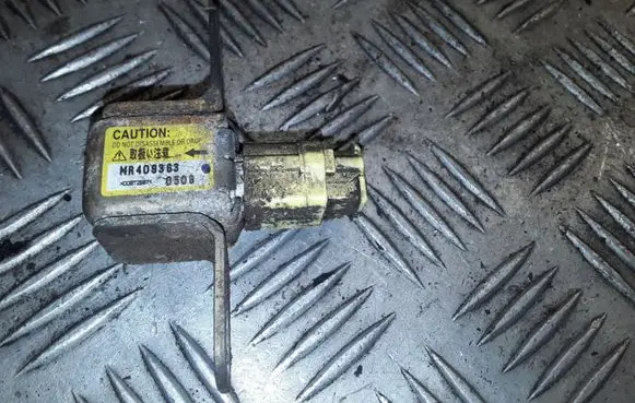 Mitsubishi Pajero Airbag deployment crash/impact sensor MR409363