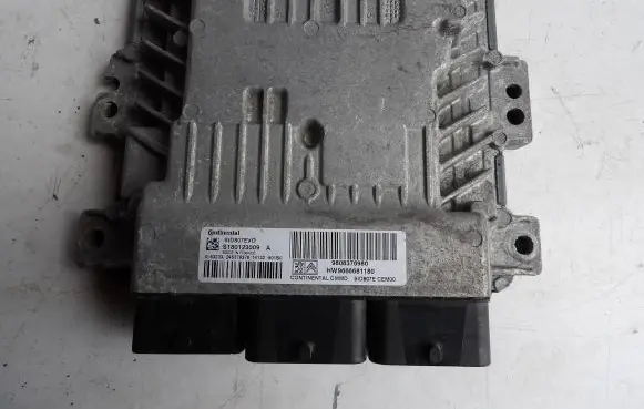 Citroen C4 I Engine control unit/module 9666681180 S180123009A 9808376980