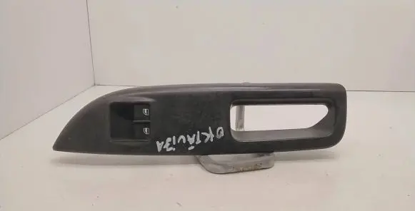 Skoda Octavia Mk2 (1Z) Electric window control switch V10730178 987067000