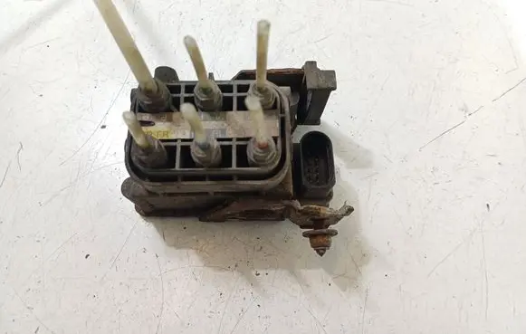 Mercedes-Benz S W221 Air suspension valve block A2213270230