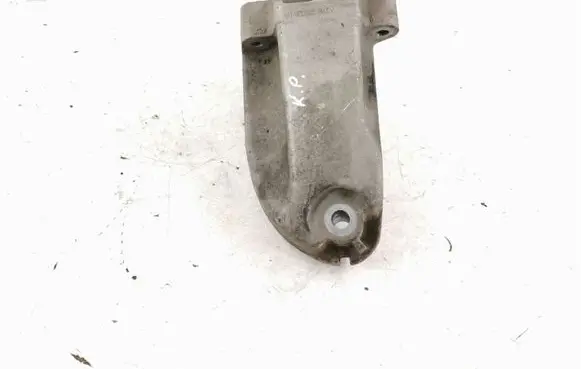 Mercedes-Benz C W204 Engine mounting bracket 6422232304 6422235204