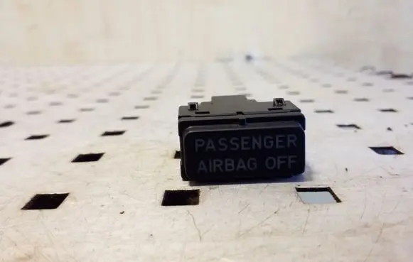 Passenger airbag on/off switch