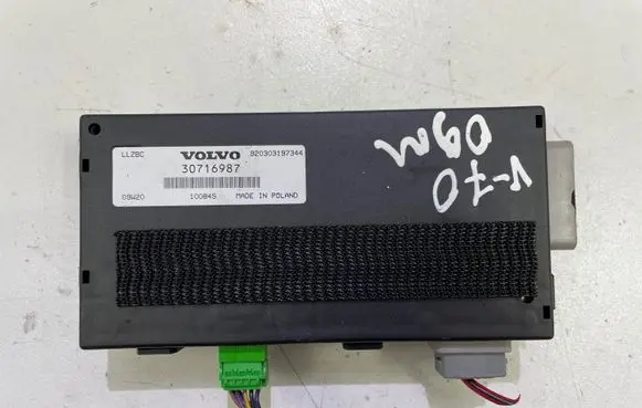 Volvo V70 Engine control unit/module ECU 30716987 920303197344 100845