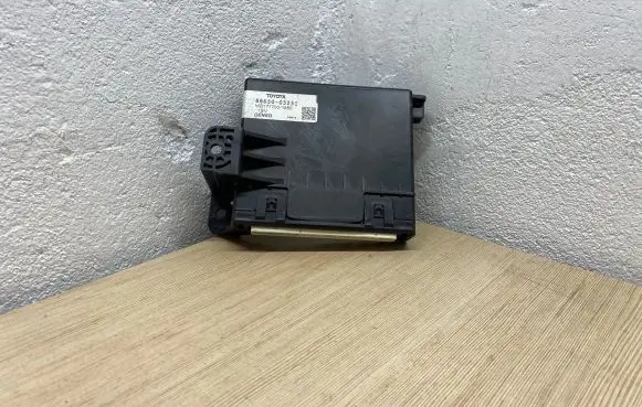 Toyota Avensis T270 Air conditioning/heating control unit 8865005251 MB1777001850