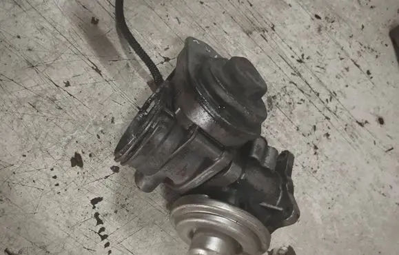 Volkswagen Golf IV Throttle valve 192109108 0381315013