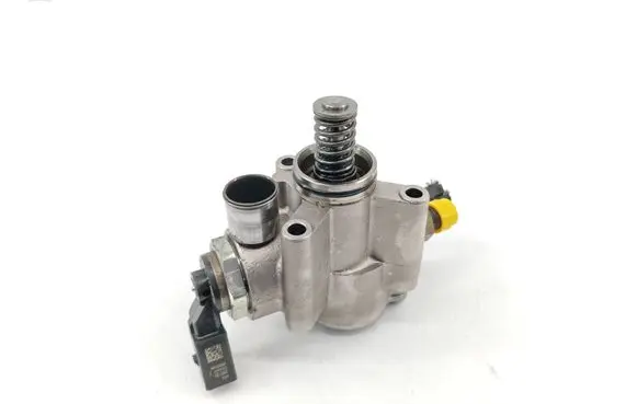 Volkswagen Golf V Fuel injection high pressure pump 03C127025R