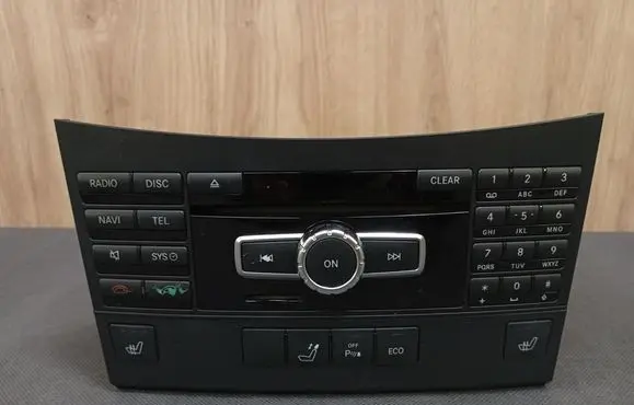 Mercedes-Benz E A207 Radio/CD/DVD/GPS head unit 2129003917 A2129003917