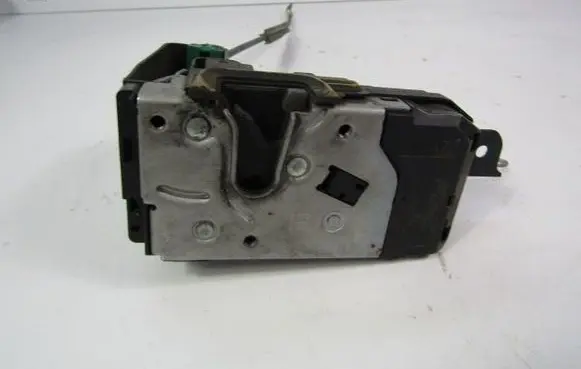 Opel Zafira B Front door lock 13210749QG
