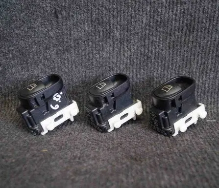 Mercedes-Benz C W203 Electric window control switch A2038200210