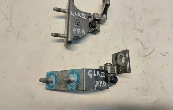 Mercedes-Benz GLA H247 Front door hinge set MERCEDESGLAZAWPP22