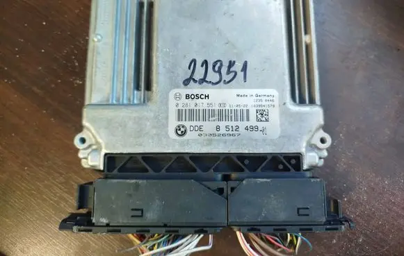 BMW 3 E90 E91 Engine control unit/module 8512499 0281017551