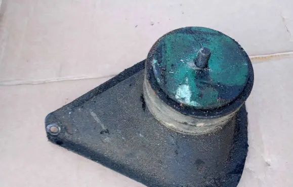 Jaguar XJ X40 Engine mount bracket