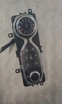 Renault Captur Climate control unit 275108796R