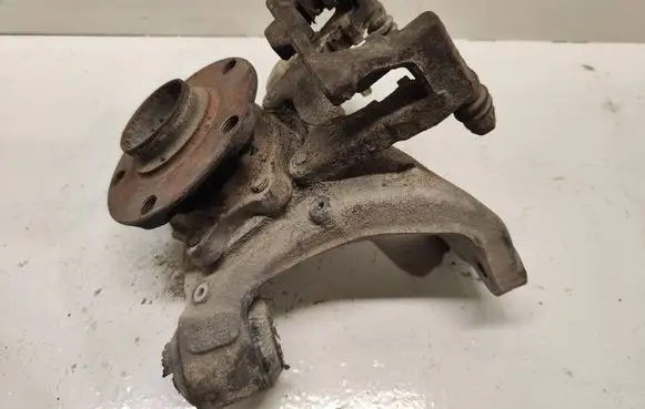Rear wheel hub spindle/knuckle