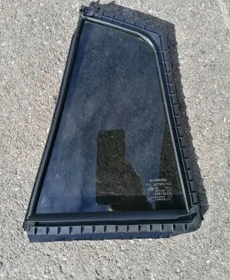 Rear vent window glass