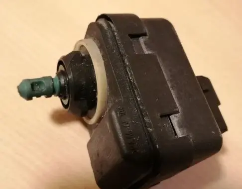Volvo V70 Headlight level adjustment motor 