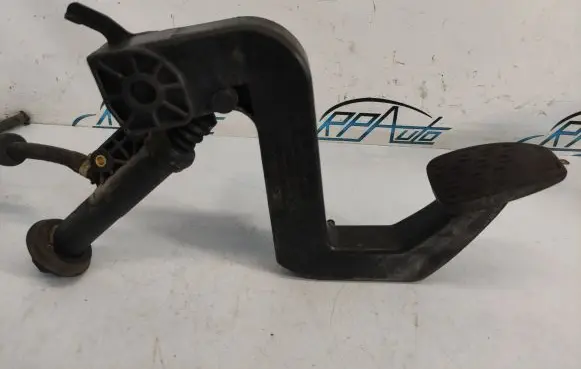 Volkswagen II LT Clutch pedal A9012902016 A9012901916 A6382900316