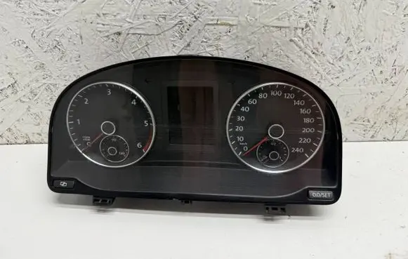 Volkswagen Touran II Speedometer (instrument cluster) 1T0920881A