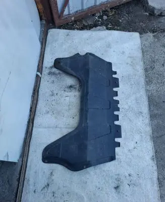 Volkswagen Tiguan Engine splash shield/under tray 5N0825235