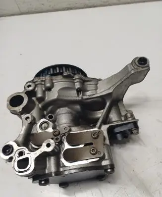 Volkswagen PASSAT B8 Oil pump 04L145208K 04L115263B CRL