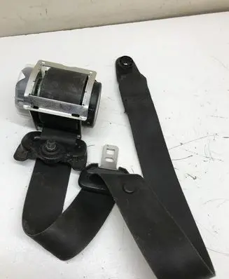 Land Rover Discovery 3 - LR3 Front seatbelt