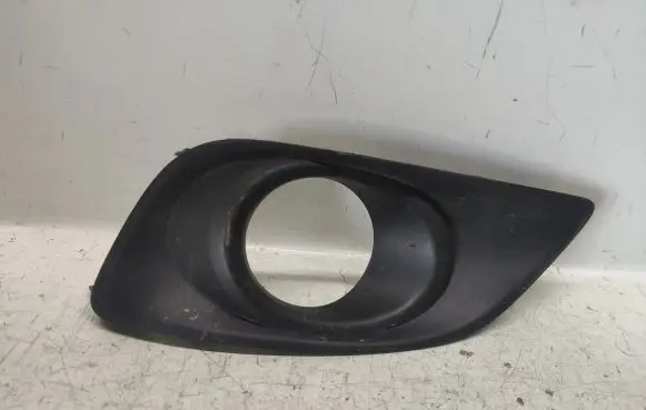 Toyota Avensis T250 Front fog light trim/grill