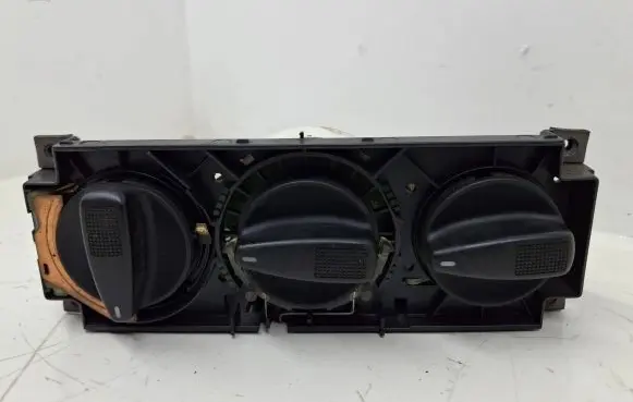 Volkswagen PASSAT Climate control unit 3A0819045C 3A0820045A