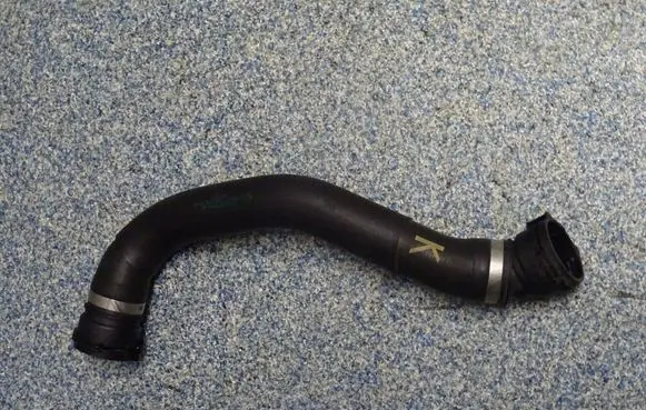 BMW 5 G30 G31 Engine coolant pipe/hose 8572911