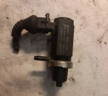 Volkswagen Golf IV Turbo solenoid valve 8D0906627
