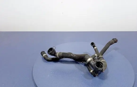 Engine coolant pipe/hose