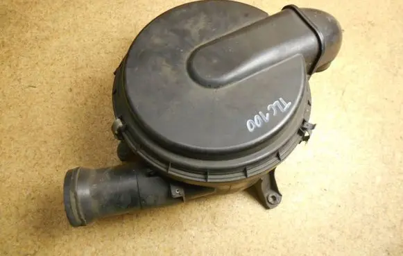 Toyota Land Cruiser (J100) Air filter box 