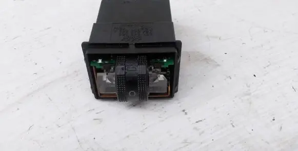 Audi A8 S8 D3 4E Seat heating switch 4E0963563A 8E0963563