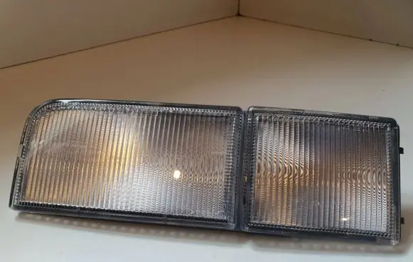 Volkswagen PASSAT B5 Front reflector 084411613R