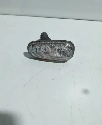 Opel Zafira A Front fender indicator light 90560403